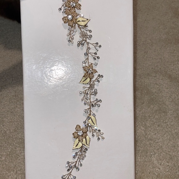 Bridal hair vine main image 4